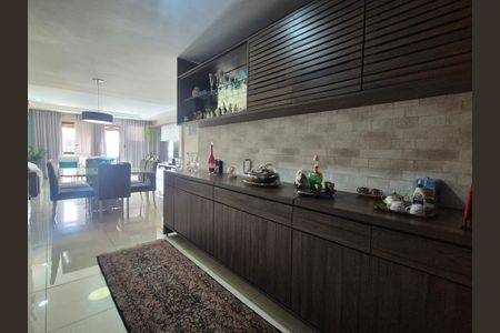 Apartamento à venda com 195m², 3 quartos e 2 vagas Apartamento à venda com 195m², 3 quartos e 2 vagasSala