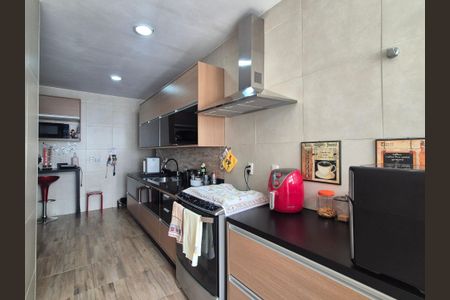 Apartamento à venda com 195m², 3 quartos e 2 vagas Apartamento à venda com 195m², 3 quartos e 2 vagasCozinha