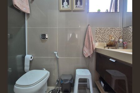 Apartamento à venda com 195m², 3 quartos e 2 vagas Apartamento à venda com 195m², 3 quartos e 2 vagasBanheiro social
