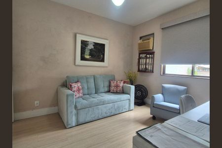 Apartamento à venda com 195m², 3 quartos e 2 vagas Apartamento à venda com 195m², 3 quartos e 2 vagasSuíte