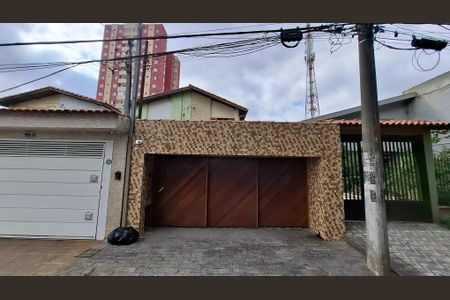 Casa para alugar com 198m², 2 quartos e 2 vagas Casa para alugar com 198m², 2 quartos e 2 vagasFachada