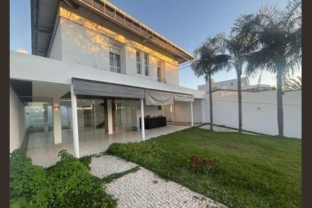 Casa para alugar com 200m², 4 quartos e 6 vagas