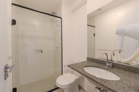 Banheiro de kitnet/studio para alugar com 1 quarto, 26m² em Consolação, São Paulo