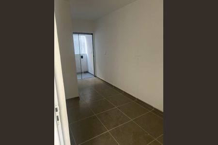 Sala de apartamento para alugar com 2 quartos, 40m² em Laranjal, São Gonçalo