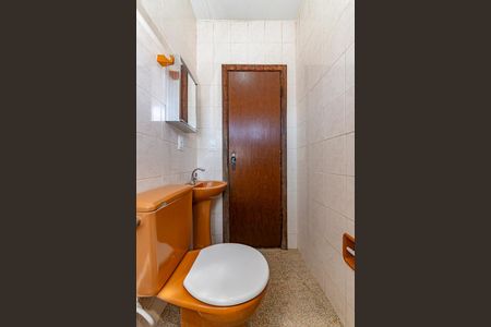 Banheiro de apartamento para alugar com 1 quarto, 35m² em João Pinheiro, Belo Horizonte