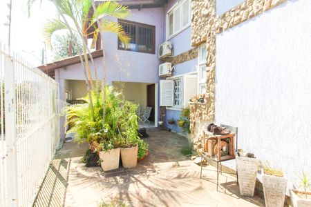 Casa à venda com 400m², 4 quartos e 3 vagas Casa à venda com 400m², 4 quartos e 3 vagasÁrea externa