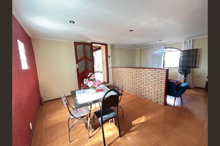 Casa para alugar com 80m², 5 quartos e 4 vagasSala casa 2