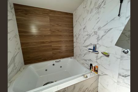 Casa para alugar com 80m², 5 quartos e 4 vagasBanheiro da Suíte 1