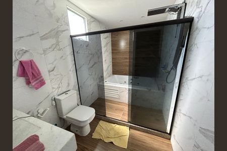 Casa para alugar com 80m², 5 quartos e 4 vagasBanheiro da Suíte 1