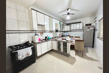 Casa para alugar com 80m², 5 quartos e 4 vagasCozinha