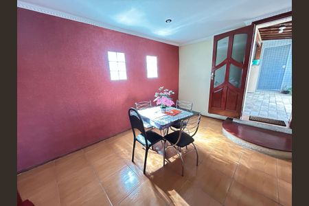 Casa para alugar com 80m², 5 quartos e 4 vagasSala casa 2