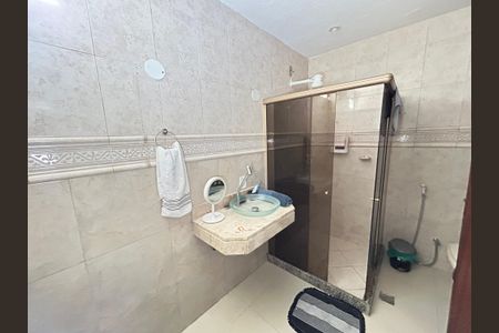 Casa para alugar com 80m², 5 quartos e 4 vagasBanheiro Social