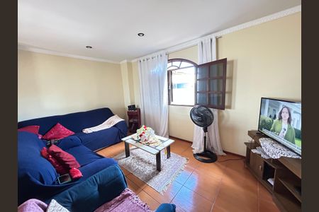 Casa para alugar com 80m², 5 quartos e 4 vagasSala casa 2