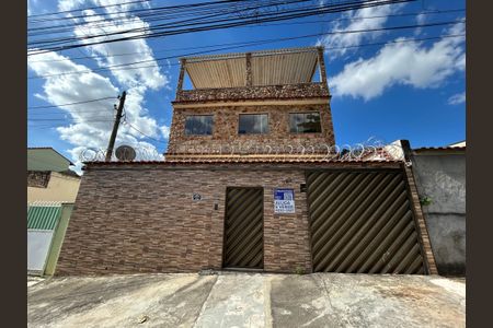 Casa para alugar com 80m², 5 quartos e 4 vagasFachada + plaquinha