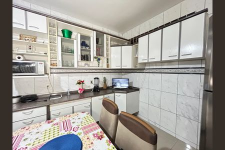 Casa para alugar com 80m², 5 quartos e 4 vagasCozinha