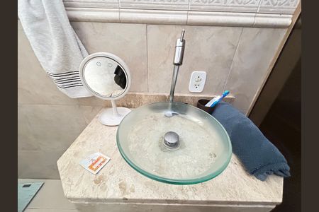 Casa para alugar com 80m², 5 quartos e 4 vagasBanheiro Social