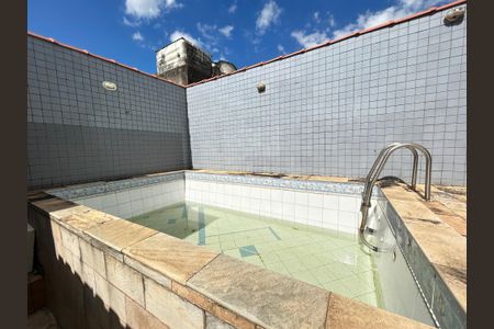 Casa para alugar com 80m², 5 quartos e 4 vagas Piscina