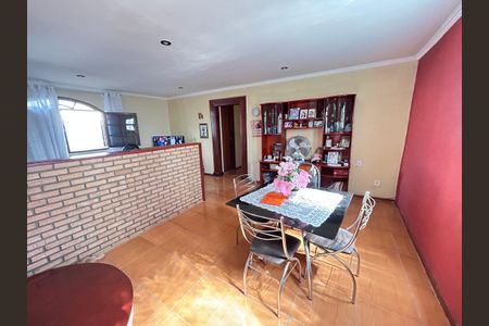 Casa para alugar com 80m², 5 quartos e 4 vagasSala casa 2