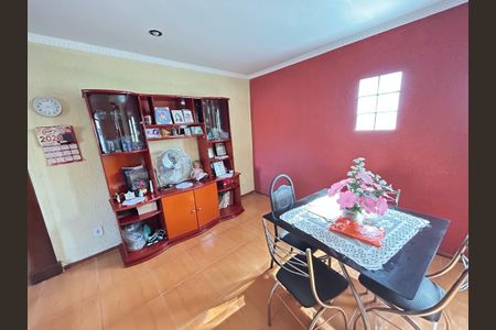 Casa para alugar com 80m², 5 quartos e 4 vagasSala casa 2