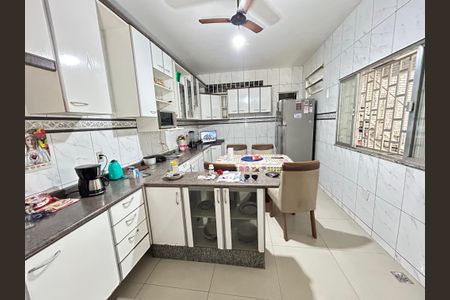 Casa para alugar com 80m², 5 quartos e 4 vagasCozinha