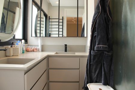 Apartamento à venda com 314m², 4 quartos e 4 vagasBanheiro da Suíte