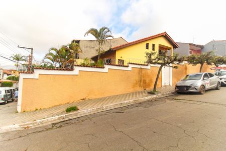 Casa para alugar com 220m², 3 quartos e 5 vagas Casa para alugar com 220m², 3 quartos e 5 vagasFachada + Placa