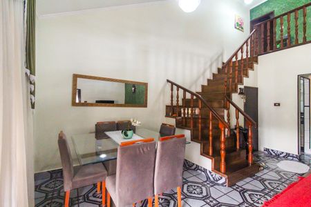 Casa para alugar com 220m², 3 quartos e 5 vagas Casa para alugar com 220m², 3 quartos e 5 vagasSala