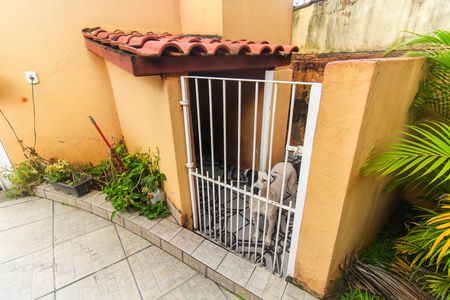 Casa para alugar com 220m², 3 quartos e 5 vagas Casa para alugar com 220m², 3 quartos e 5 vagasCanil