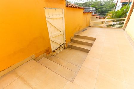 Casa para alugar com 220m², 3 quartos e 5 vagas Casa para alugar com 220m², 3 quartos e 5 vagasQuintal