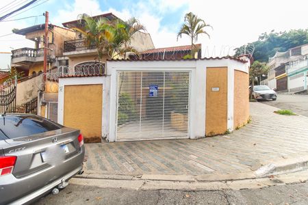 Casa para alugar com 220m², 3 quartos e 5 vagas Casa para alugar com 220m², 3 quartos e 5 vagasFachada + Placa