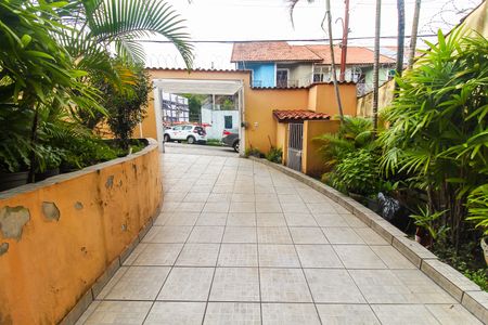 Casa para alugar com 220m², 3 quartos e 5 vagas Casa para alugar com 220m², 3 quartos e 5 vagasQuintal