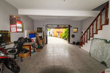 Casa para alugar com 220m², 3 quartos e 5 vagas Casa para alugar com 220m², 3 quartos e 5 vagasGaragem