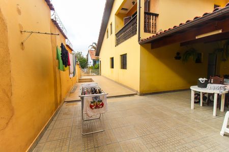 Casa para alugar com 220m², 3 quartos e 5 vagas Casa para alugar com 220m², 3 quartos e 5 vagasQuintal