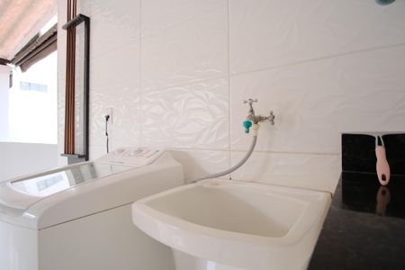 Casa de condomínio para alugar com 120m², 2 quartos e 1 vagaÁrea de Serviço