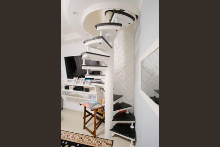 Casa de condomínio para alugar com 120m², 2 quartos e 1 vagaEscada