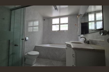 Apartamento para alugar com 240m², 4 quartos e 6 vagas