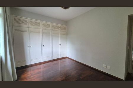 Apartamento para alugar com 240m², 4 quartos e 6 vagas