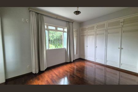 Apartamento para alugar com 240m², 4 quartos e 6 vagas