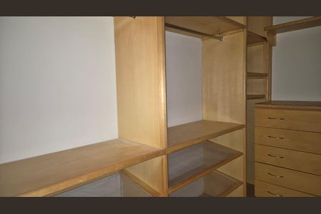 Apartamento para alugar com 240m², 4 quartos e 6 vagas