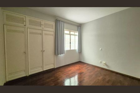 Apartamento para alugar com 240m², 4 quartos e 6 vagas