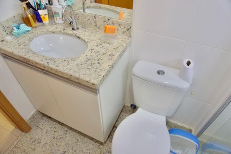 Apartamento para alugar com 62m², 2 quartos e 2 vagasBanheiro - Detalhes