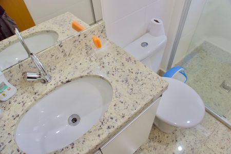 Apartamento para alugar com 62m², 2 quartos e 2 vagasBanheiro - Detalhes