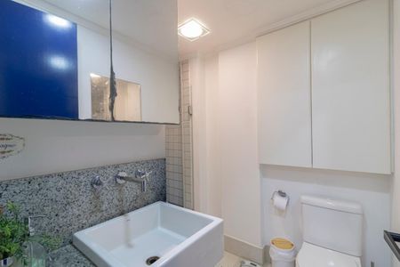 Apartamento para alugar com 55m², 2 quartos e 1 vaga Apartamento para alugar com 55m², 2 quartos e 1 vagaBanheiro