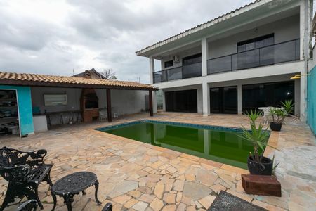 Casa para alugar com 1000m², 3 quartos e 6 vagasÁrea externa Piscina e Churrasqueira