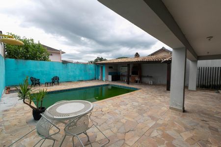 Casa para alugar com 1000m², 3 quartos e 6 vagasÁrea externa Piscina e Churrasqueira