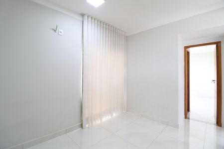 Sala de apartamento para alugar com 2 quartos, 52m² em Novo Mundo, Uberlândia
