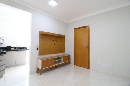 Sala de apartamento para alugar com 2 quartos, 52m² em Novo Mundo, Uberlândia