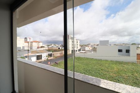 Sacada de apartamento para alugar com 2 quartos, 52m² em Novo Mundo, Uberlândia