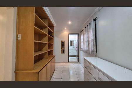 Casa à venda com 350m², 5 quartos e 3 vagas Casa à venda com 350m², 5 quartos e 3 vagasCorredor