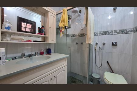 Casa à venda com 350m², 5 quartos e 3 vagas Casa à venda com 350m², 5 quartos e 3 vagasBanheiro da suíte